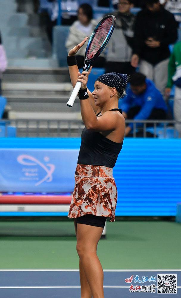 离谱约基奇赛季场均29.3分12.8板10.3助 三项命中率58／42／80%.